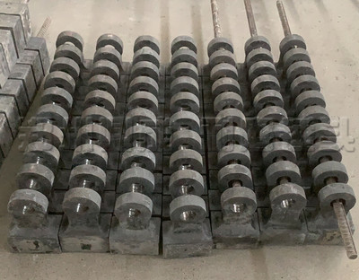 水泥破碎機(jī)板錘價(jià)格探秘 一噸多少錢才算“好用”？